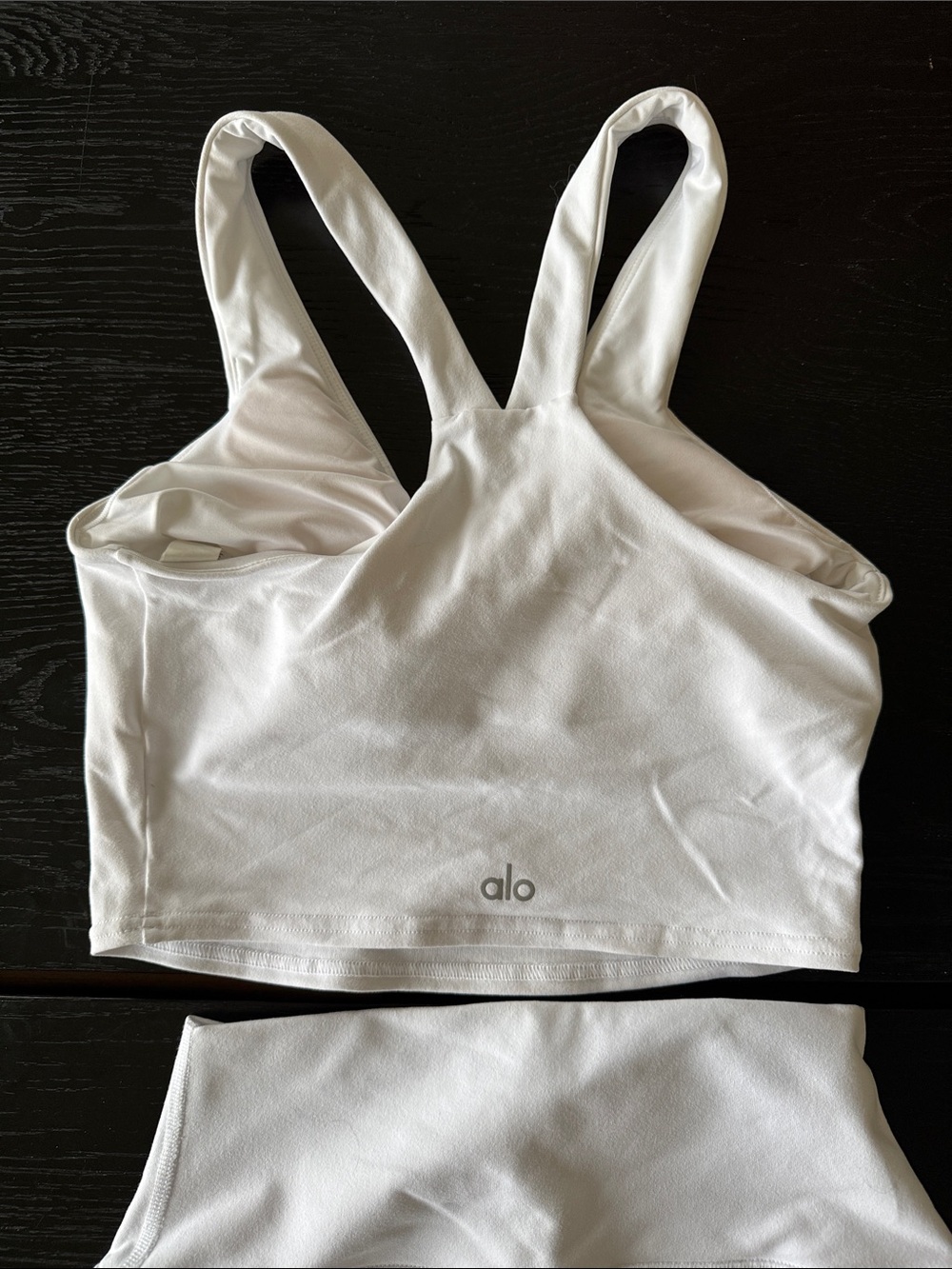 ALO Yoga White V‑Neck Sports Bra & High‑Waist Bike Shorts NEW size Small - Picture 5 of 5